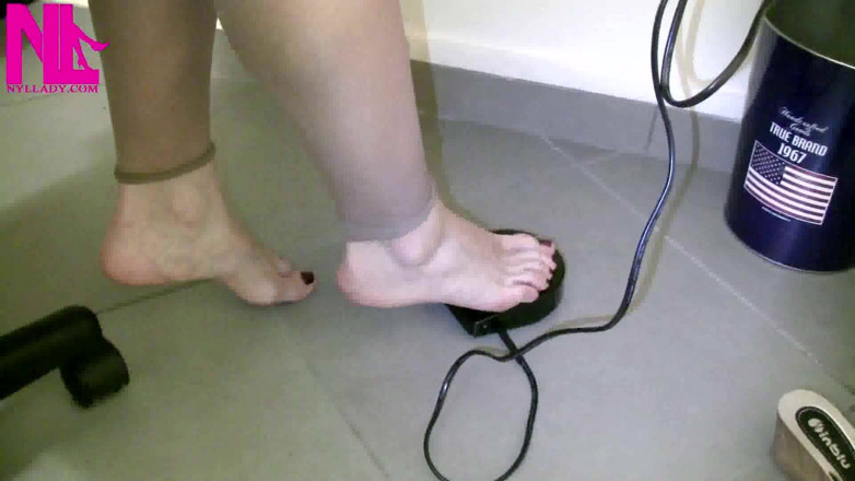 Nyllady: Sewing in Black Flip Flops and Barefeet