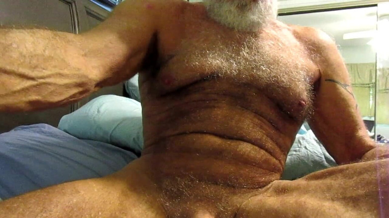 Mr hairy gardener: 2-й оргазм переглянуто