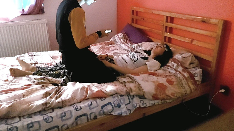 Alex and Luiza: Nechal jsem svého spolužáka šukat moji těsnou kundičku po hodině