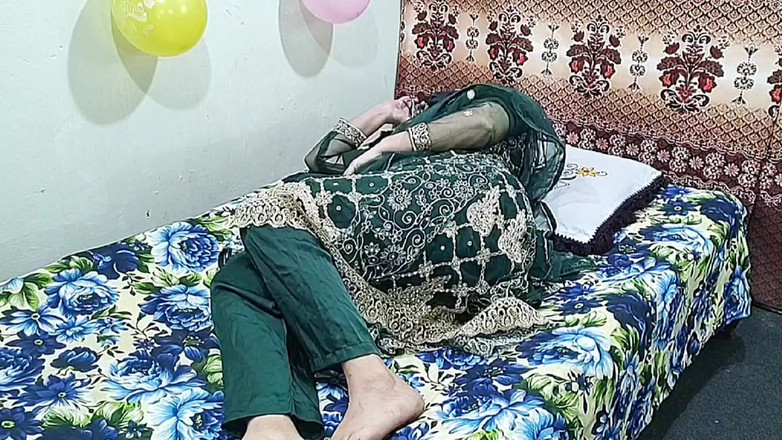 Pakistani CoupleX: Mẹ kế Ấn Độ chơi với con trai kế âm thanh tiếng Hin-di...