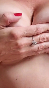 Instruksi ngocok kontol seksi untuk penggemarku... Memek berbulu dan toket besar dicrot di dalam