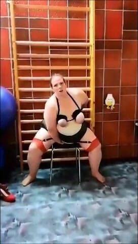 Nelle1276: BBW fucks monsterdildo
