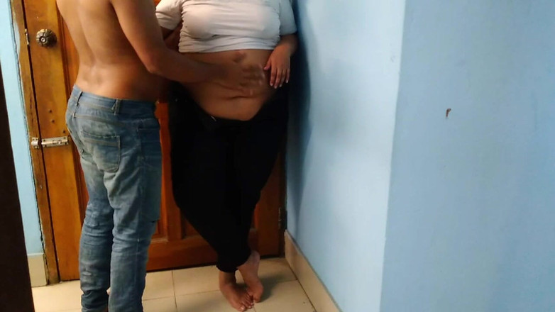 Aria Mia: Platím macechu své arabské kamarádky šukáním do zadku bez kondomu v...