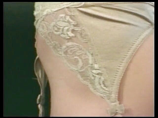 Lucky Cooch: Báječná brunetka v sexy punčochách je na castingu ošukaná