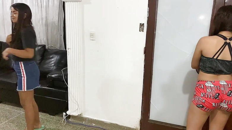 DAYANNA: Šukám svoji lesbickou sousedku a kouřím jí kundičku, dokud mě...