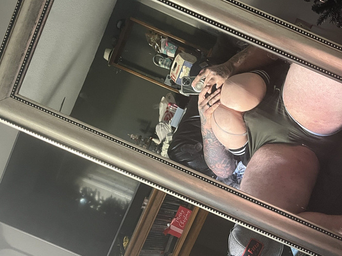 Carver Hightower: Těsný anál, aby se velký penis vystříkal do kondomu