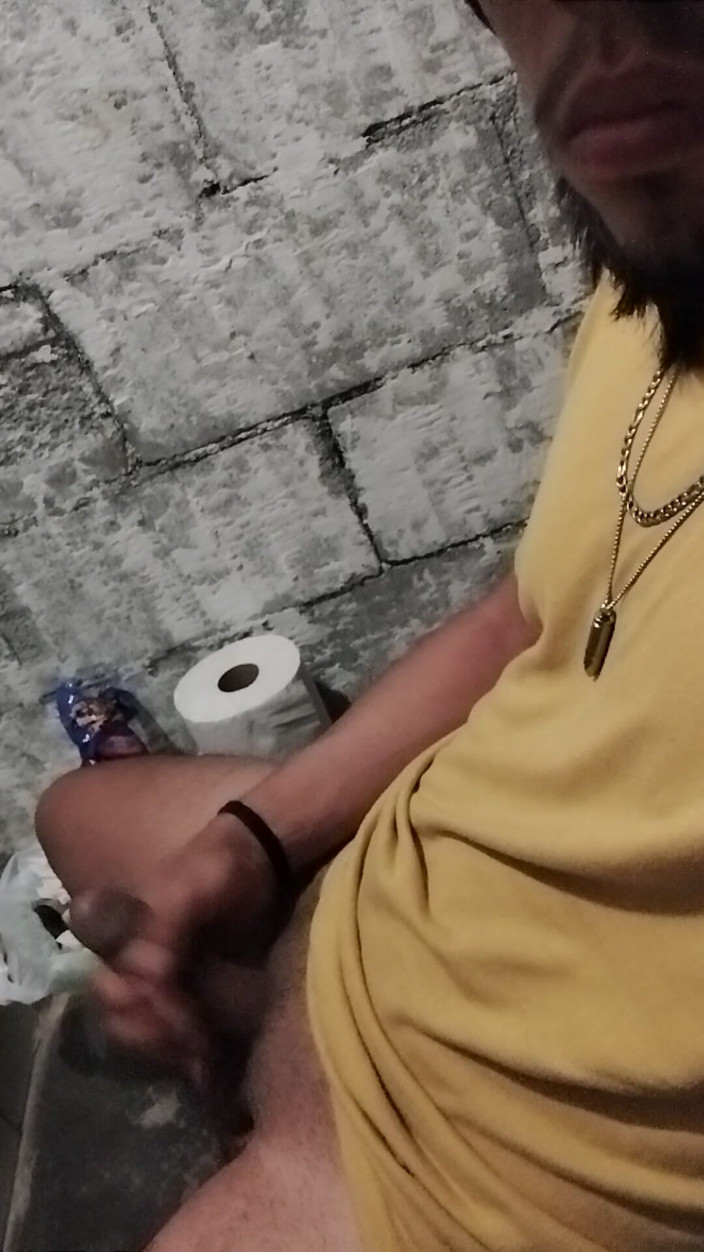 AlexAlejandro13: Join the Bathroom