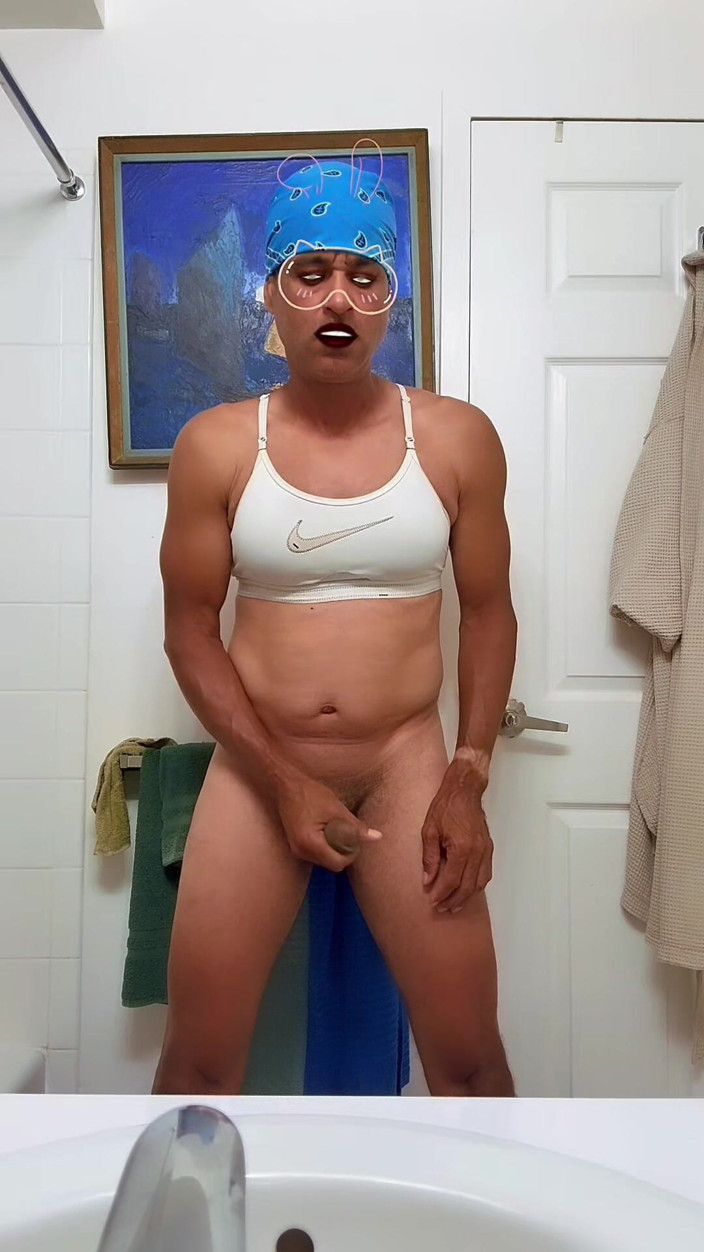 KrisReelz: Kris Reelz - Showing off My New Sports Bra