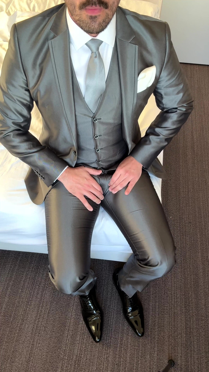 Master Shiny Shoes: 新郎在酒店房间手淫