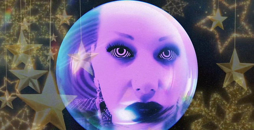 Goddess Misha Goldy: Je čas vyzdobit vánoční stromek! Jakou divnou kouli jsi si nikdy...