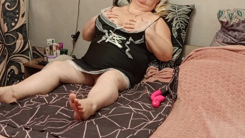 Zona901: Memek ibu tiri pengen kontol besar