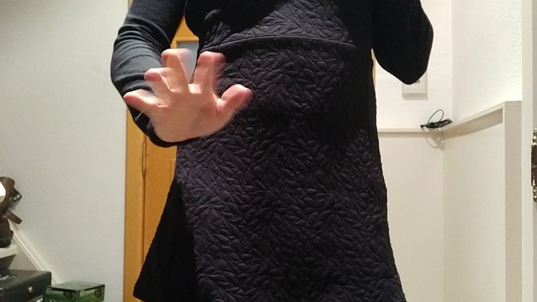 Joslin: Mijn kleren en jarretlingergordel laten zien