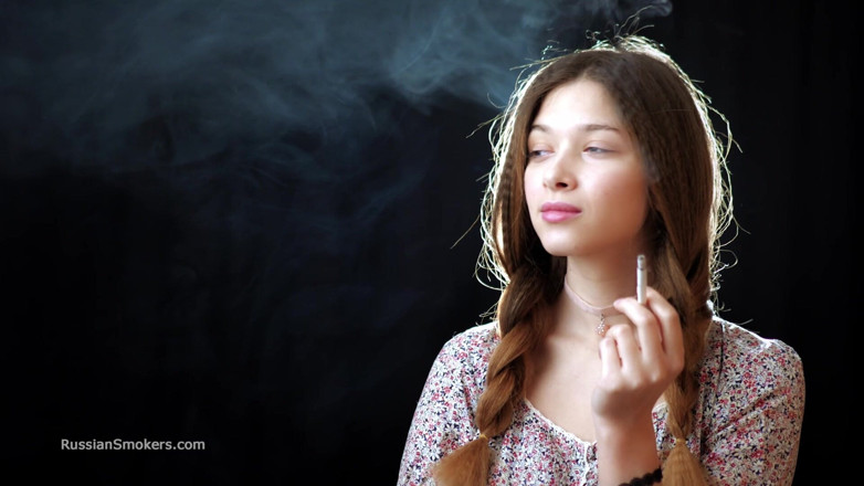 Russian Smokers: Sexy Russian Girl Smoking Cigarette Slow Tease