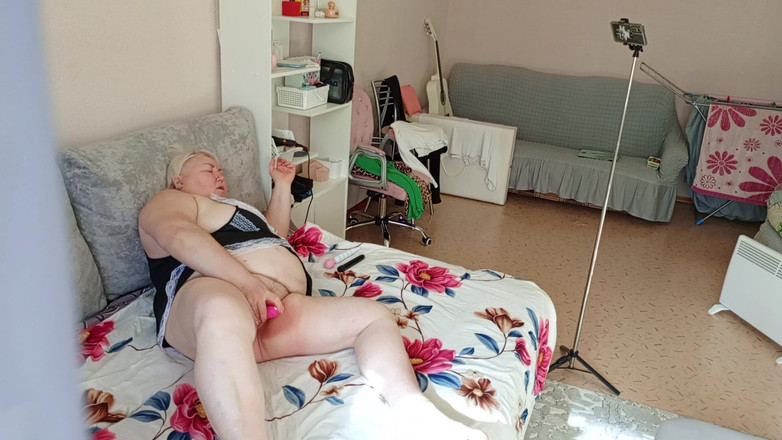 Zona901: 继母下班后放松