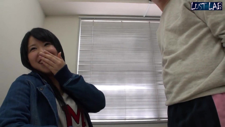 Lust lab: Tenger en rondborstig. Zachte schoonheid die van de hitte houdt -...