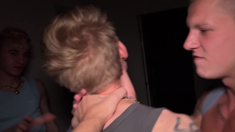 Max Gen: 三个男人通过订阅我的粉丝俱乐部来性交甜美的twwink硬完整视频