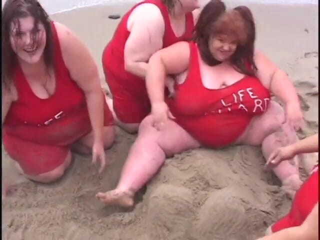 Best Butts: Blonde BBW seduces hunk to bang her in bed