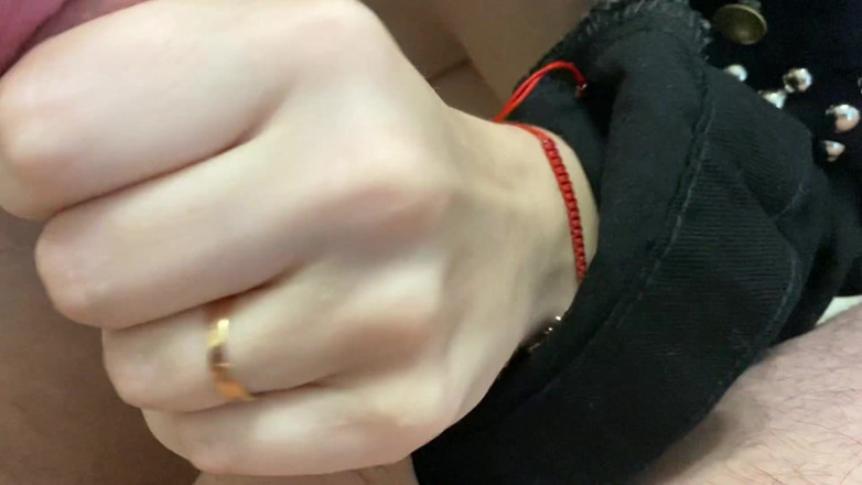 Sweet Hot mouth: Cum in the mouth of a white bitch at work