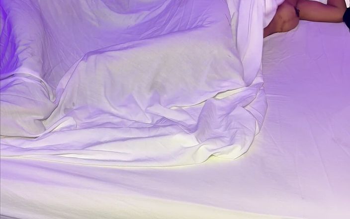Leyne Rodriguez: Bystiga styvmamma Leyne Rodriguez knullad av kåt styvson framför cuckold...