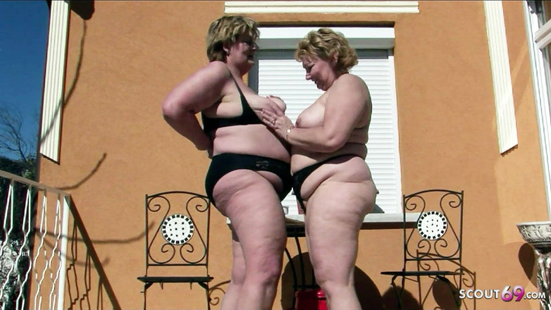 Full porn collection: Lesbian matang gemuk Alma dan Fatyme ditangkap melancap di luar...