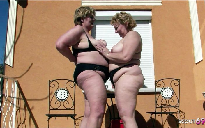 Full porn collection: Alma et Fatyme, grosses lesbiennes matures, se font surprendre en...