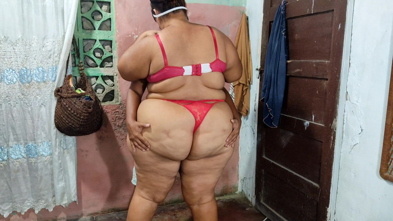 Gordita Culo Rico: J’ai reçu la visite de mon beau-fils coquin, il a...