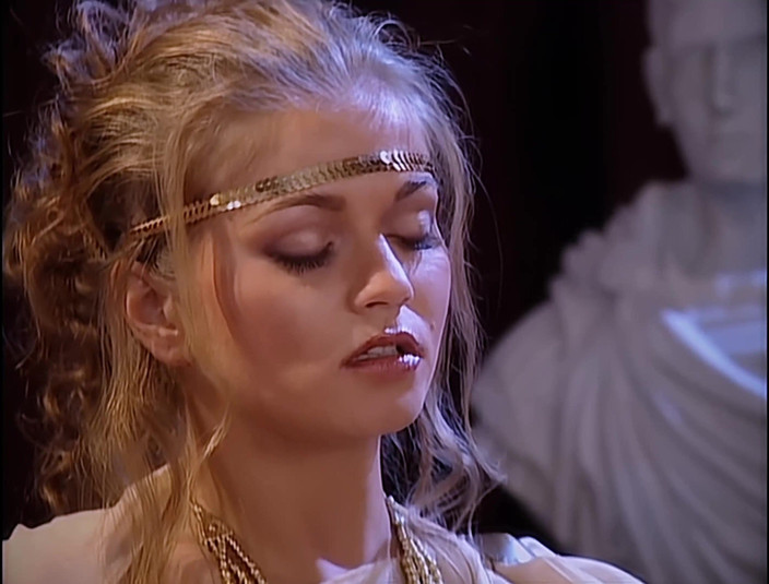 Antonio Adamo Film: Matron Romawi ngentot pantat dengan tentara sementara suaminya menontonnya