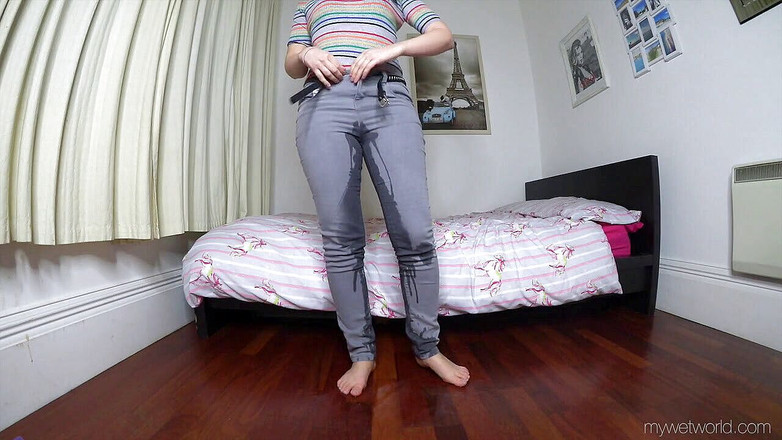 Faye Taylor: Faye Taylor em desespero sexy para fazer xixi