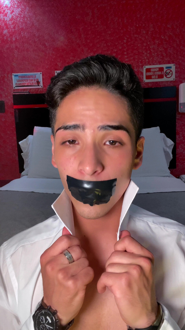 aodaboy: Bílá Košile A Stuha V Puse