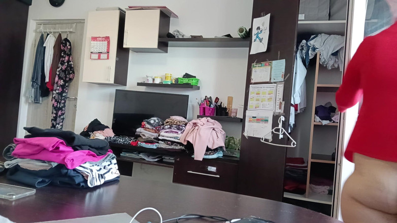 Amateur_MS: La Moglie Amatoriale Si Diverte a Provare I Vestiti E...