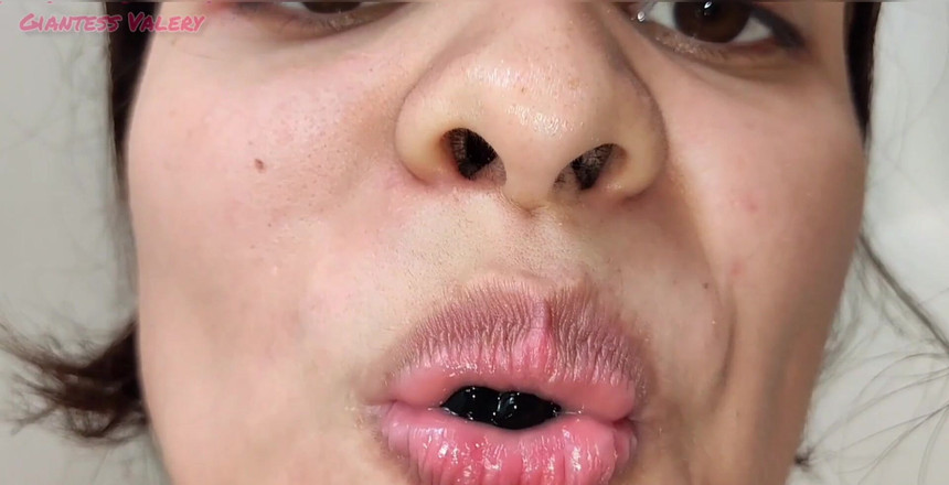 Giantessvalery: "Des guirlandes savoureuses ! Comment auraient-ils meilleur goût ? Avec un cul,...