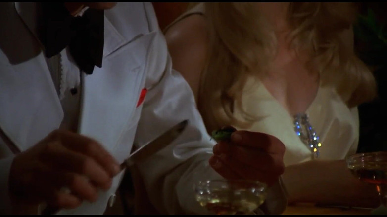 Bisco Birchwood Productions: Ohromující Blonde Sub Made to Piss pro zábavu!