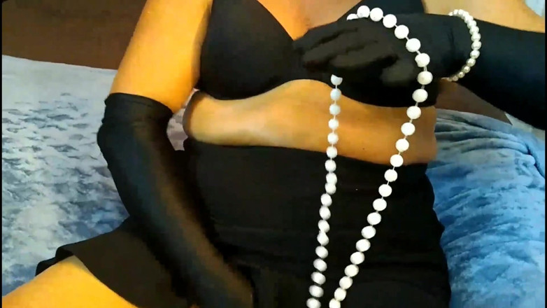 Debbie Delicious: Debbie Delicious elegant in pearls