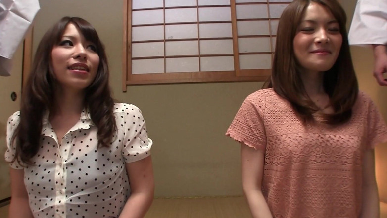 JAPAN IN LOVE: Nippon hoeren scène-1 een paar rondborstige Japanse Nao Kojima-vrienden genieten...