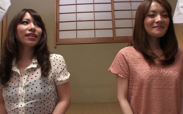 JAPAN IN LOVE: Nippon hoeren scène-1 een paar rondborstige Japanse Nao Kojima-vrienden genieten...