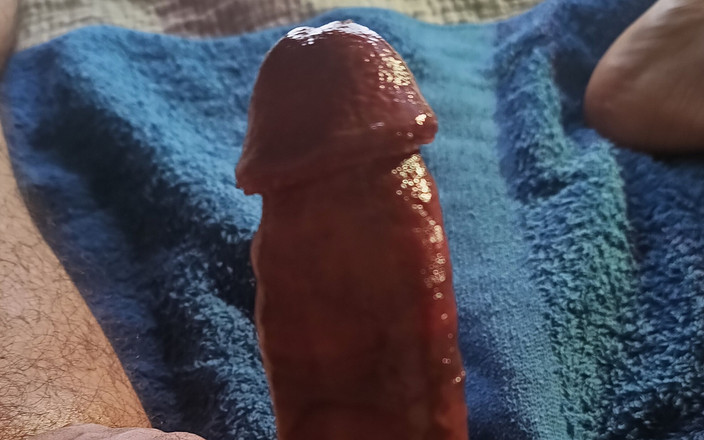 Tommhot: Il ragazzo peloso si masturba e gioca con il suo...