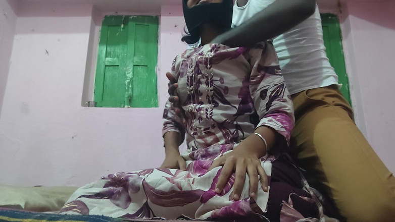 Riya babe: Gadis nakal india lagi asik ngentot sama tetangganya Seks hardcore...