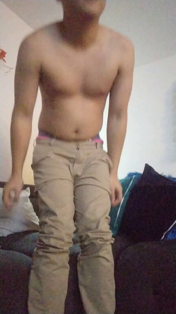 Tomas Styl: Mulutmu dientot sama kaki seksi dan besar