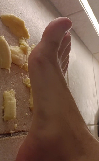 TheGoldenDom: Założę się, że chcesz, żebyś mała świnia była tym bananem