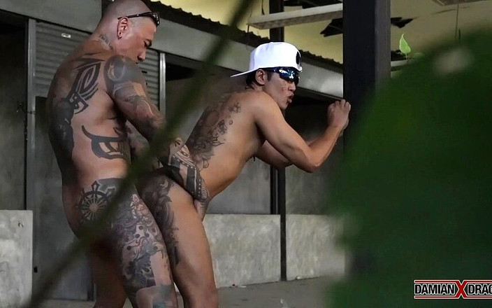 DamianXDragon: 亚洲同性恋达米安龙在户外操门卫饥饿的洞