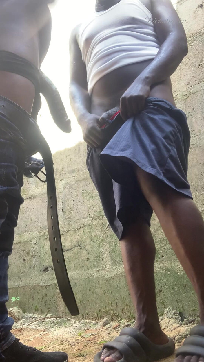 Dickass3x: एक अचल इमारत में उस मोटी गांड को मुंहतोड़ रूप से वह लंड के साथ संघर्ष कर रहा है