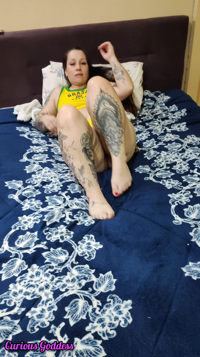 Adrian And Curious: Brazilian MILF Big Ass Small Tits Foot Fethis