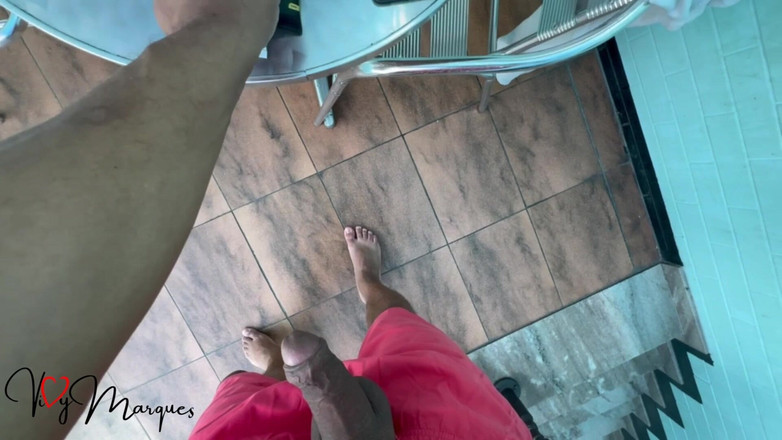 Vivy Marques: 그는 나를 모텔로 데려가 발로 자위를 해달라고 요청하고 네 발로 섹스를 하며 마무리했습니다