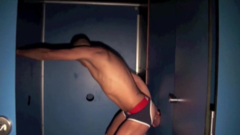 Discret Cruising sex: Snffin sneaker in glory holes