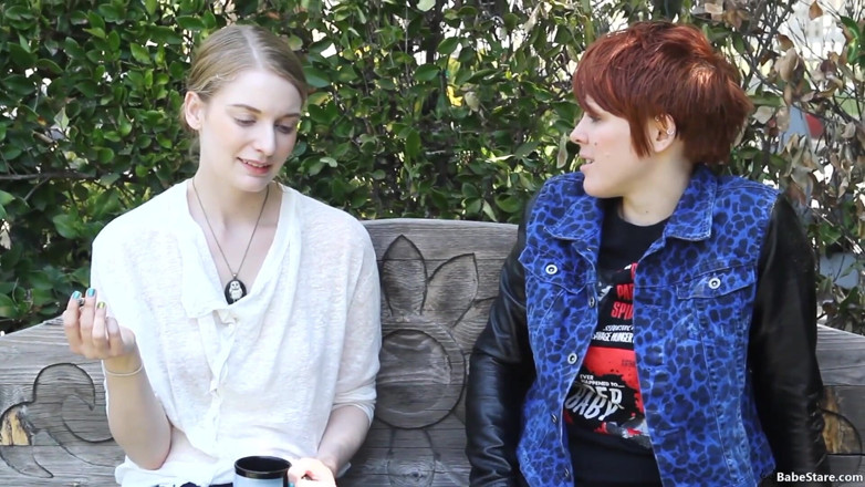 Lesbian Babe Stare: Esto hará que te olvides del estrés: las lesbianas tienen...