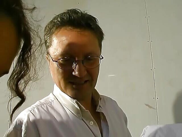 Planete Francaise: 一流的法国金发女郎被一群医生取悦