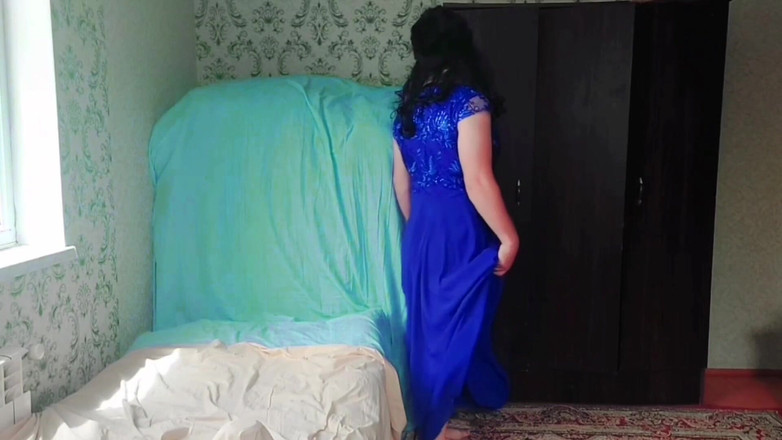 Kitty_Cross: Cewek feminin dengan kaki jenjang dengan baju yoga ini menganga...