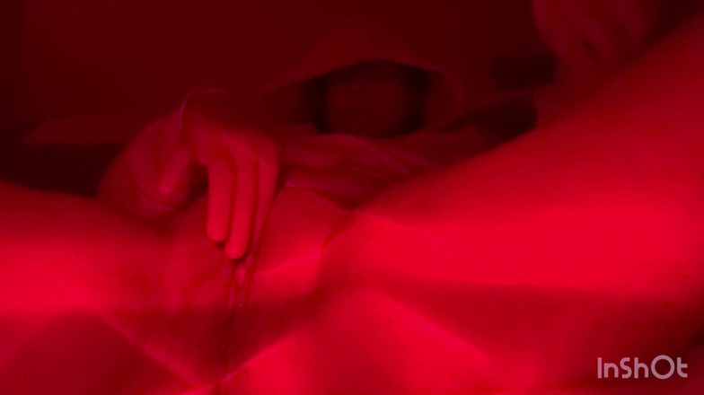 KapkanAruniCouple: Kleine Stiefschwester Bereitet Ihre Pussy Vor..