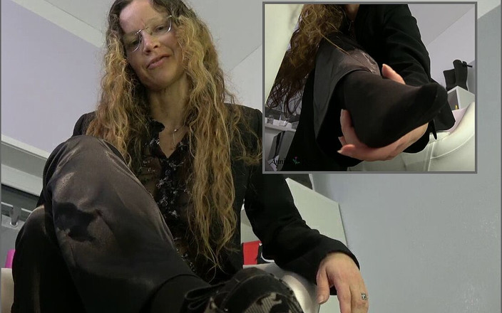 Annika Rose: Мій черевик у твоїй дупі!