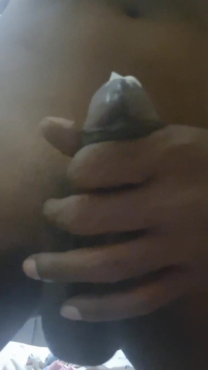 Maddymissile: Aku lagi asik muasin diriku sendirian sampai dia crot di...